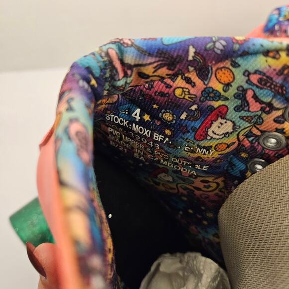 Moxi Beach Bunny Pink Roller Skates Size 4 (Women’s 5–5.5) Emoji Print Lining - Picture 12 of 14